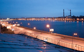 Вид с крыши на мост Александра Невского